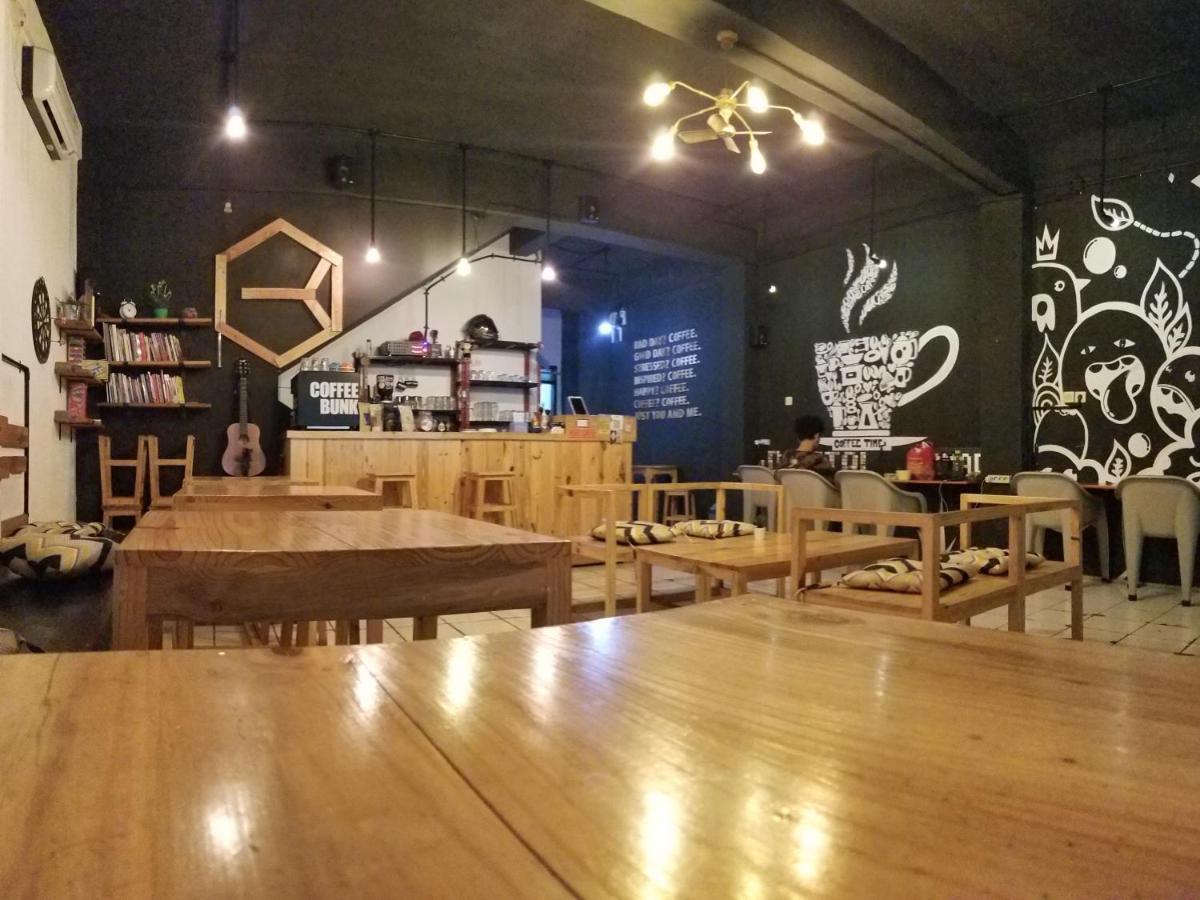 Coffeebunk Hostel Tangerang Exterior foto